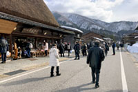 観光客でいっぱいの
メインストリート